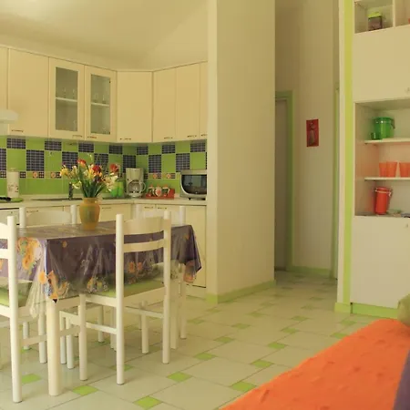 Nejasmic - Little House For Peaceful And Domestic Vacation Appartamento